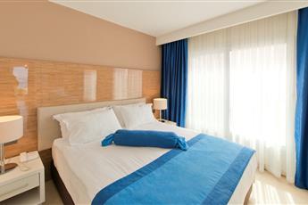 Bellazure Hotel
