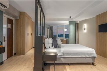 Berry Blue Hotel