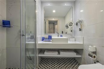 Berry Blue Hotel