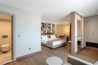 Best Western Plus Khan Hotel