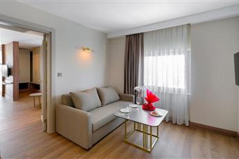 Best Western Plus Khan Hotel