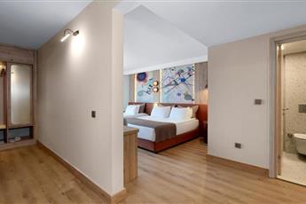 Best Western Plus Khan Hotel