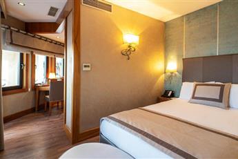 Biz Cevahir Sultanahmet Hotel 4*