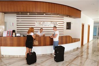 Blue Wave Suite Hotel 4*