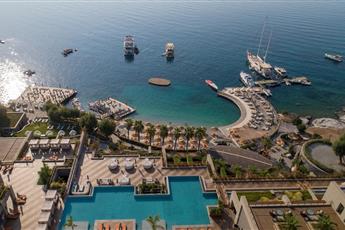 Caresse a Luxury Collection Resort & Spa