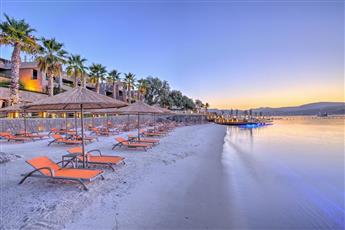 Caresse a Luxury Collection Resort & Spa
