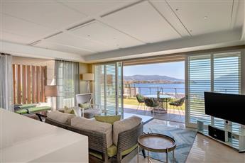 Caresse a Luxury Collection Resort & Spa