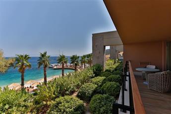 Caresse a Luxury Collection Resort & Spa