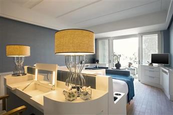 Caresse a Luxury Collection Resort & Spa
