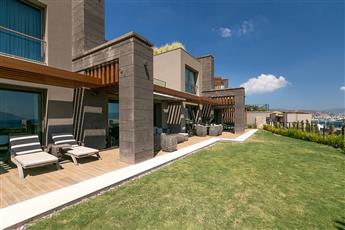 Caresse a Luxury Collection Resort & Spa