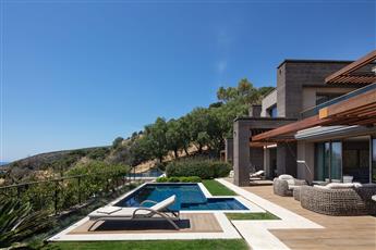 Caresse a Luxury Collection Resort & Spa