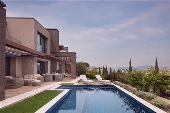 Caresse a Luxury Collection Resort & Spa