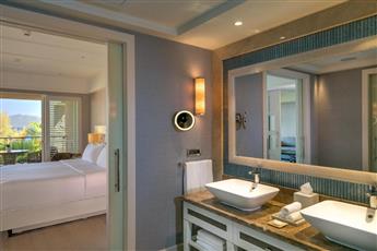 Caresse a Luxury Collection Resort & Spa