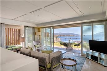 Caresse a Luxury Collection Resort & Spa