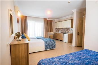 Catty Cats Garden Hotel