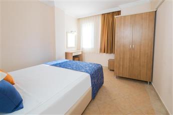 Catty Cats Garden Hotel