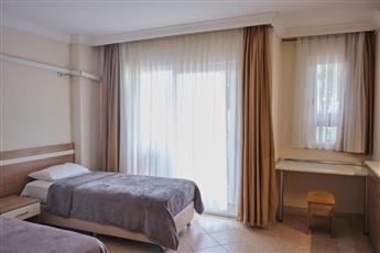 Catty Cats Garden Hotel