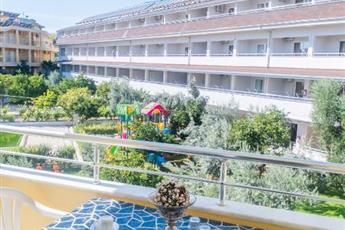 Catty Cats Garden Hotel