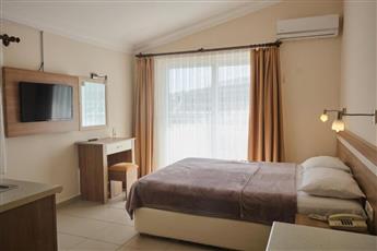 Catty Cats Garden Hotel