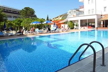 Catty Cats Garden Hotel