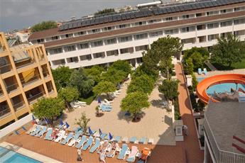 Catty Cats Garden Hotel