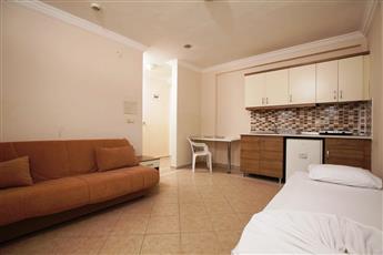 Catty Cats Garden Hotel