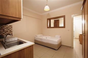 Catty Cats Garden Hotel