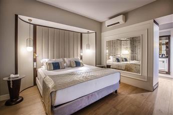 Charisma De Luxe Hotel