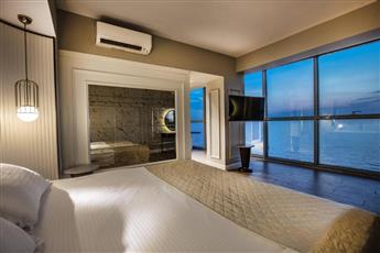 Charisma De Luxe Hotel