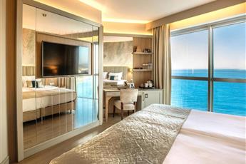 Charisma De Luxe Hotel