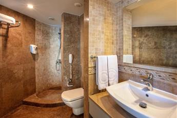 Charisma De Luxe Hotel