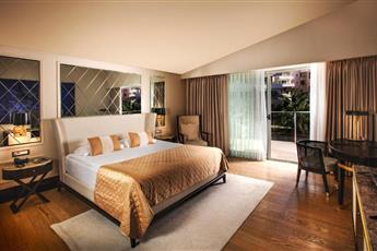 Charisma De Luxe Hotel