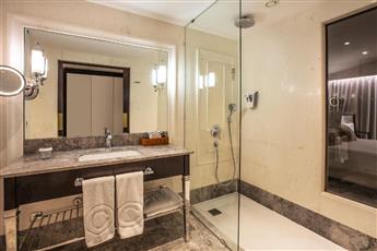 Charisma De Luxe Hotel