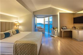 Charisma De Luxe Hotel