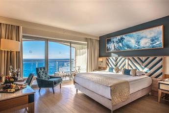 Charisma De Luxe Hotel