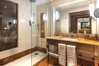 Charisma De Luxe Hotel