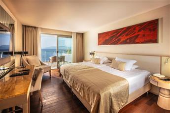 Charisma De Luxe Hotel