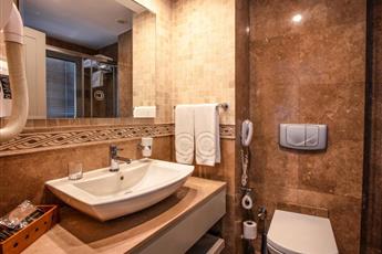 Charisma De Luxe Hotel