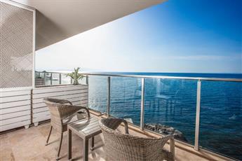 Charisma De Luxe Hotel