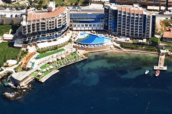 Charisma De Luxe Hotel