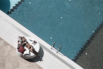 Charisma De Luxe Hotel