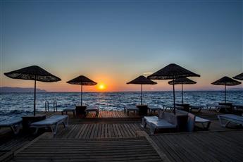 Charisma De Luxe Hotel
