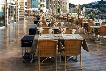Charisma De Luxe Hotel