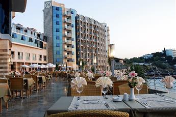 Charisma De Luxe Hotel