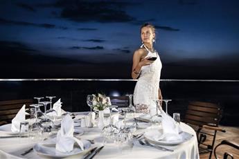 Charisma De Luxe Hotel