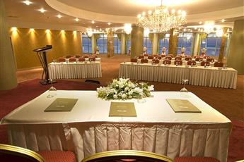 Charisma De Luxe Hotel