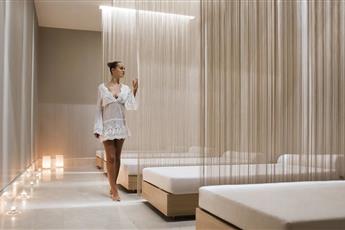 Charisma De Luxe Hotel