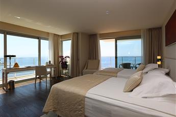 Charisma De Luxe Hotel