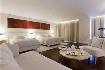 Charisma De Luxe Hotel