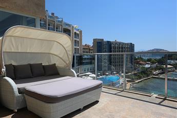 Charisma De Luxe Hotel